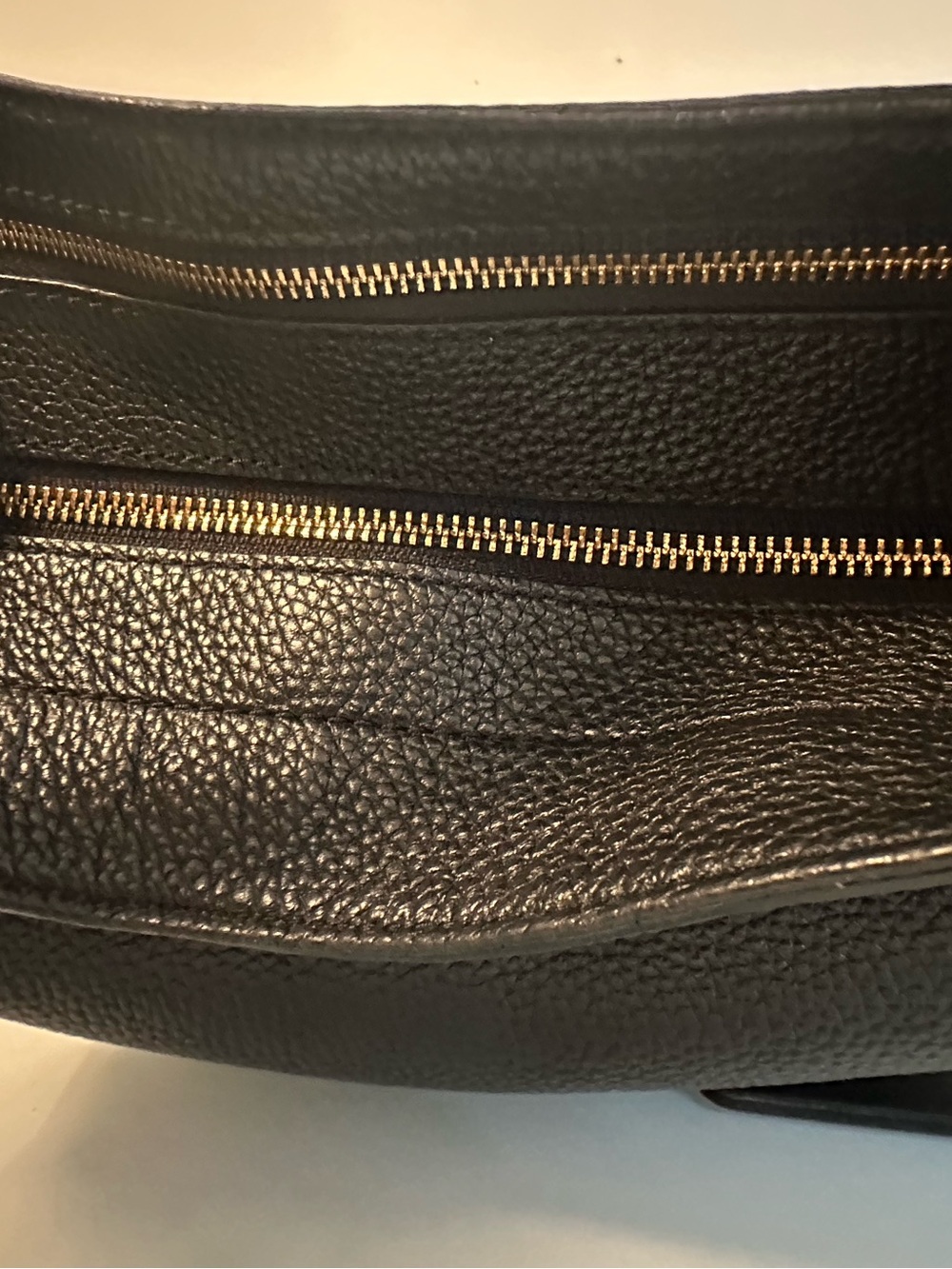 Michael Kors Genuine Leather Large Hobo Shoulder Bag Black Gold Tone EUC - Picture 9 of 16